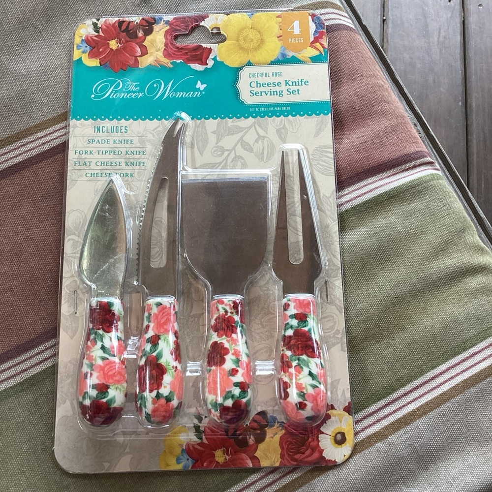 NWT  The Pioneer Woman Red and Green Cheese Serving Utensils
